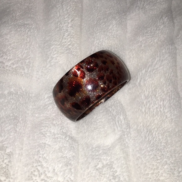 Leopard print glitter resin bracelet - Picture 1 of 7